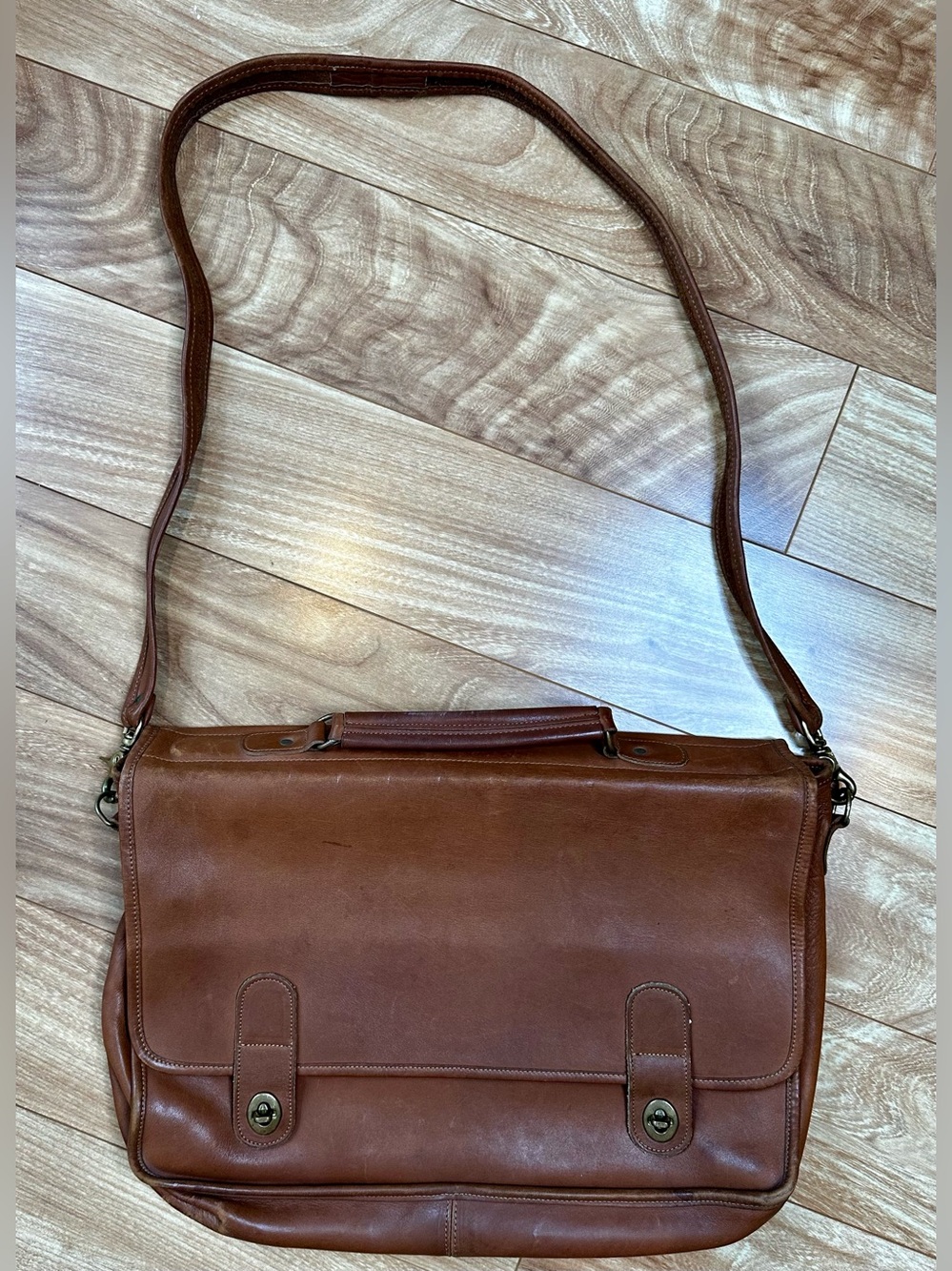Vintage Laura USA Brown Leather Briefcase Messenger Bag Solid Brass 17” Made USA